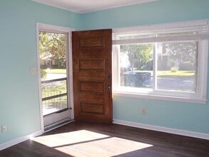 136 E 57th St in Savannah, GA - Building Photo - Building Photo
