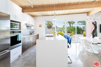 2106 N Roberto Dr in Palm Springs, CA - Building Photo - Building Photo