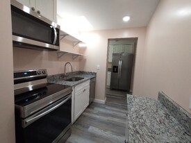 135 NW Shannon Ave in West Melbourne, FL - Building Photo