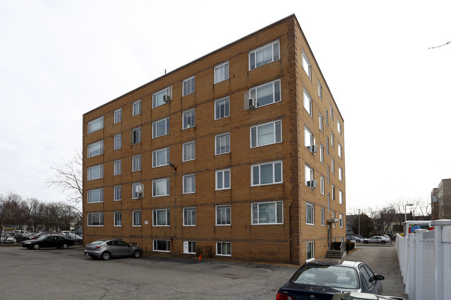 Arlington Minuteman Towers in Arlington, MA - Building Photo - Building Photo