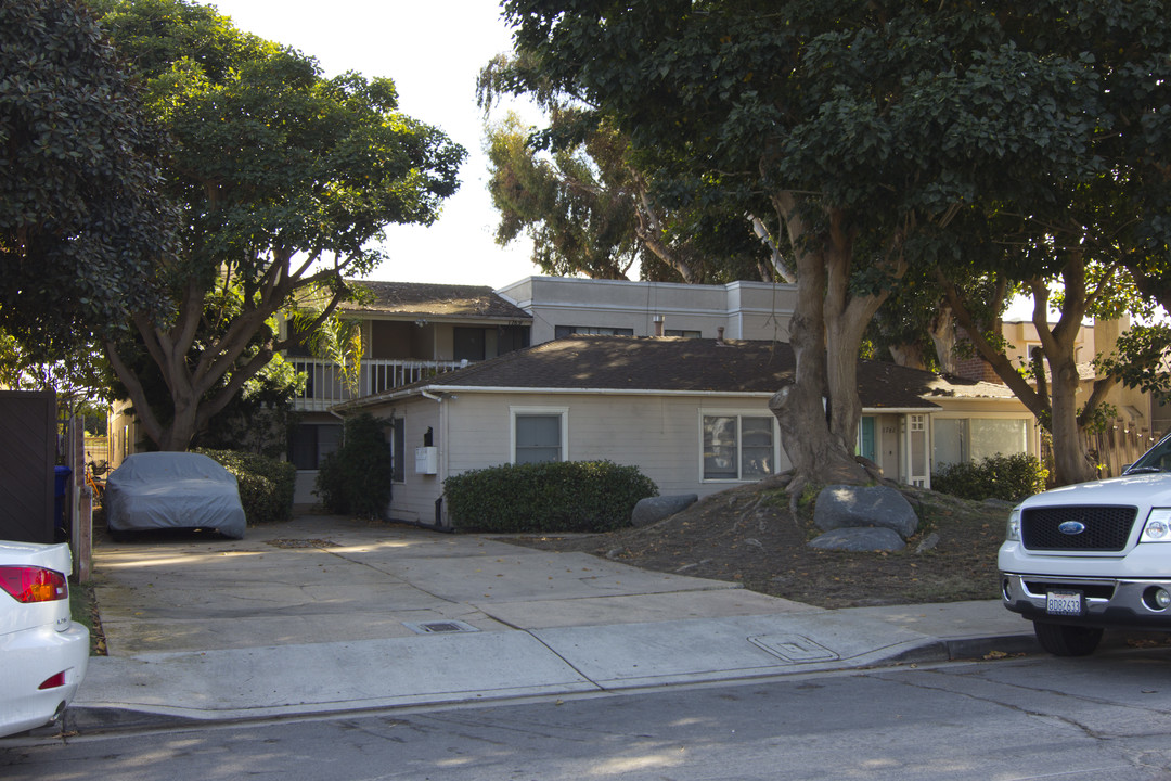 1761 Thomas Ave in San Diego, CA - Foto de edificio