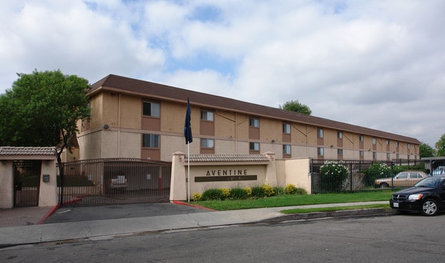 Fountain Villas in Canoga Park, CA - Building Photo - Building Photo