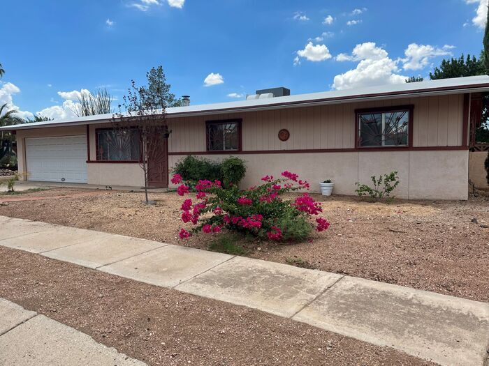 3931 W Sunny Hills Pl in Tucson, AZ - Foto de edificio