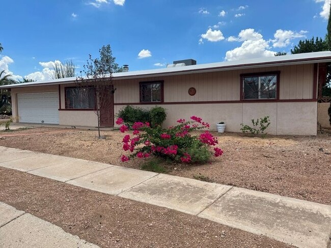 property at 3931 W Sunny Hills Pl