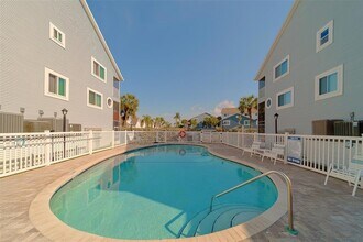 911 Harbour House Dr in Indian Rocks Beach, FL - Foto de edificio - Building Photo