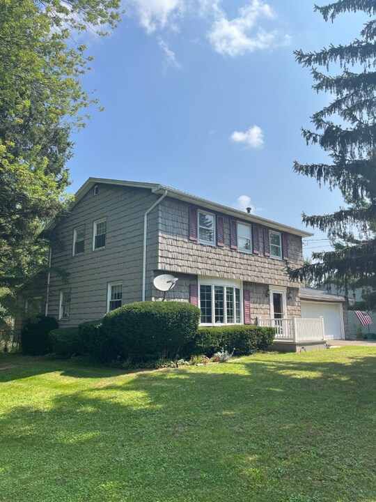 8 Stapf St in Silver Creek, NY - Building Photo