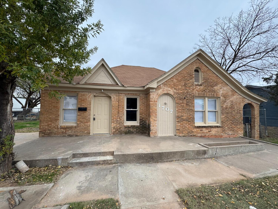 1707 17th St in Lubbock, TX - Building Photo