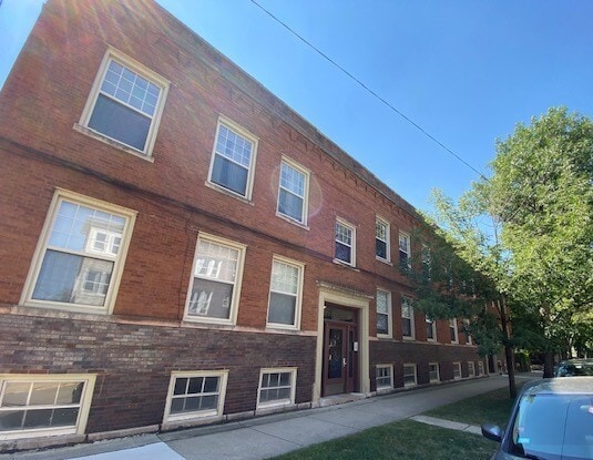 property at 2123 W Ainslie St