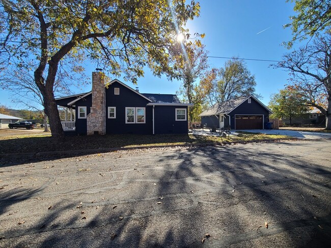 1001 Prescott St in Kerrville, TX - Building Photo - Building Photo