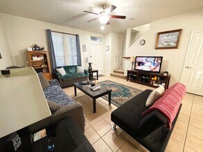 23614 Youpon Lake Ln in Spring, TX - Foto de edificio - Building Photo