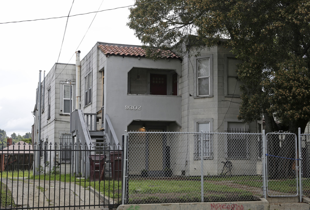 9302 Birch St in Oakland, CA - Building Photo