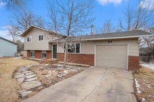 916 Ponderosa Dr in Fort Collins, CO - Building Photo