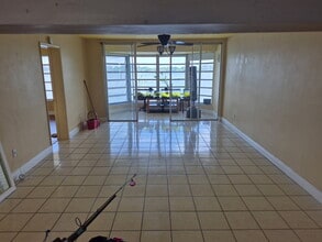 1300 NE 191st St, Unit 210 in Miami, FL - Building Photo - Building Photo