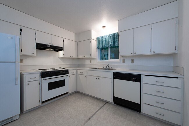 1916 Rucker Ave in Everett, WA - Building Photo - Building Photo