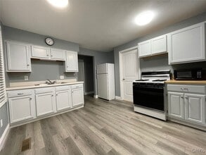 139 W Van Buren St in Oswego, NY - Building Photo - Building Photo