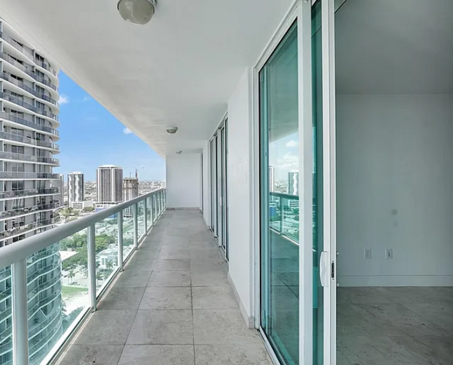 1800 N Bayshore Dr, Unit 3312 in Miami, FL - Foto de edificio - Building Photo