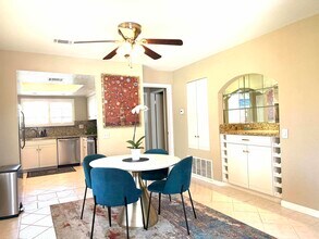 505 S Farrell Dr, Unit Q101 in Palm Springs, CA - Building Photo - Building Photo