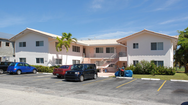 2195 SE 5th St in Pompano Beach, FL - Foto de edificio - Building Photo