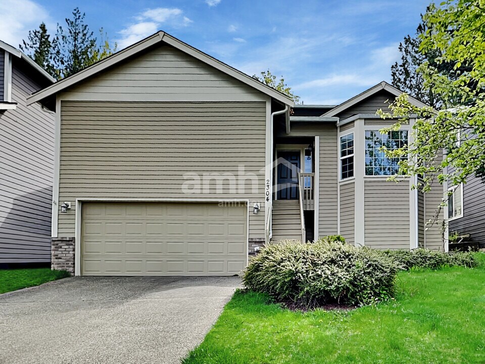 2304 Cooper Crest Dr NW in Olympia, WA - Building Photo