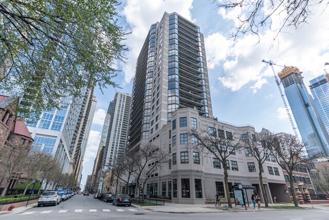 property at 33 W Delaware Pl