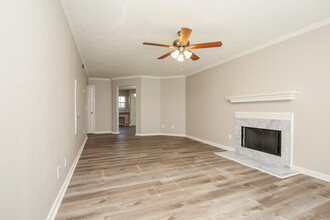 200 Lake Forest Dr in La Vergne, TN - Building Photo - Building Photo