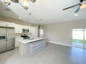 205 Hibiscus Ln in Poinciana, FL - Building Photo