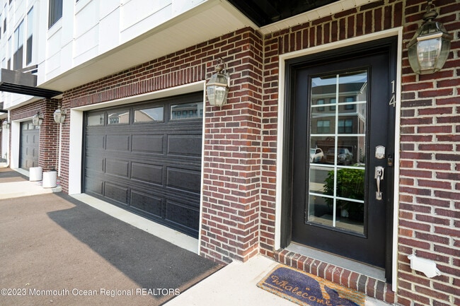 14 Kelly Wy in Tinton Falls, NJ - Building Photo - Building Photo