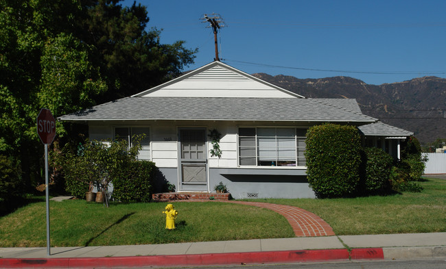 3601 Valihi Way in Glendale, CA - Foto de edificio - Building Photo