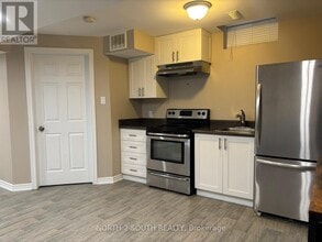 23 Vanwood Crescent in Brampton, ON - Building Photo - Building Photo