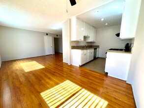 430 E San Jose Ave in Burbank, CA - Building Photo - Building Photo