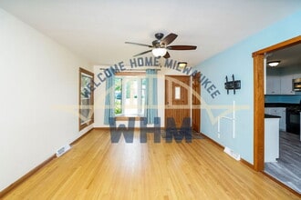 W242N6591 Spruce St in Sussex, WI - Foto de edificio - Building Photo
