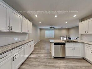 12807 N 38th Ave in Phoenix, AZ - Foto de edificio - Building Photo