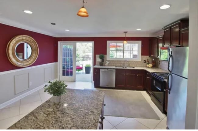 3079 Colonial Way, Unit E in Chamblee, GA - Building Photo - Building Photo