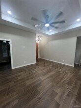 18 E 13th St in San Juan, TX - Foto de edificio - Building Photo