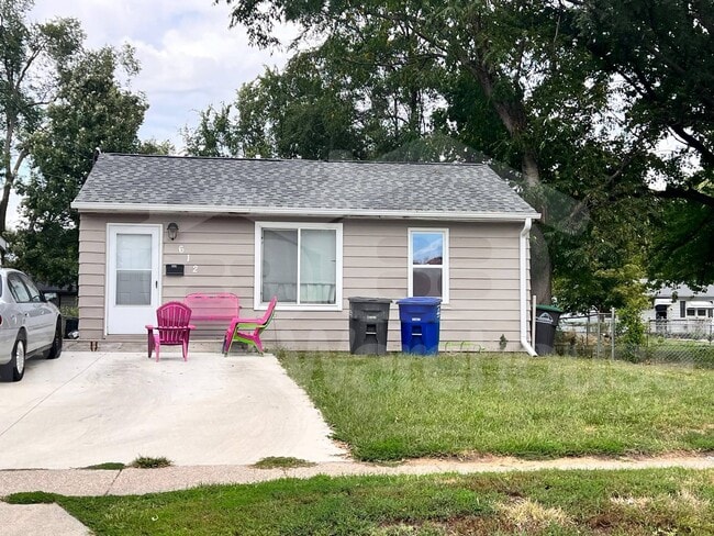 property at 612 E Edison Ave