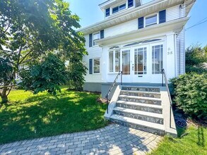 35 Reedsdale Rd in Milton, MA - Building Photo - Building Photo