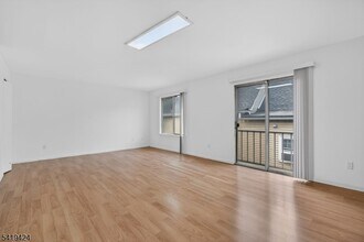 485 Broadway in Newark, NJ - Building Photo - Building Photo