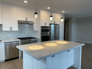 18 Artisan Dr, Unit Unit #402 in Salem, NH - Building Photo - Building Photo