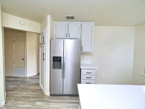 1168 Pebblewood Dr in Sacramento, CA - Building Photo - Building Photo