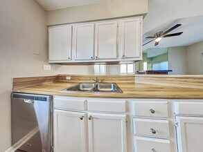 8155 Cedar Glen Dr in Charlotte, NC - Foto de edificio - Building Photo