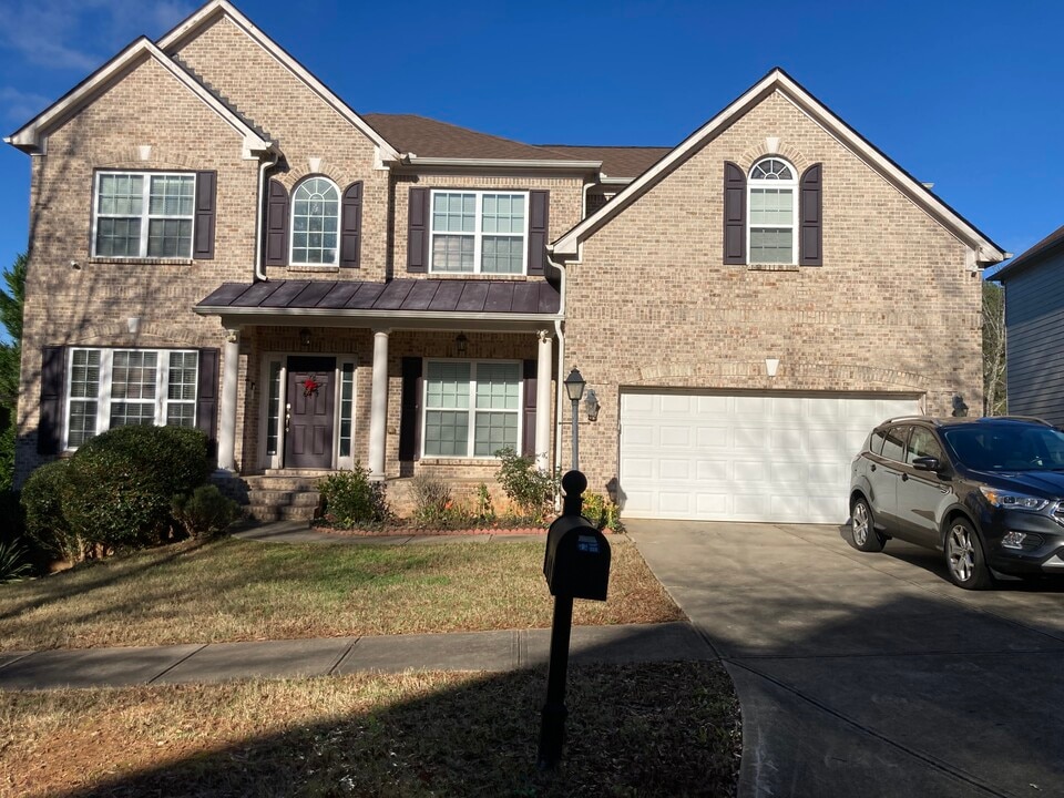 7693 Waterlace Dr, Unit Basement in Fairburn, GA - Foto de edificio