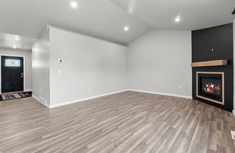 843 Redhawk Dr in Pulaski, WI - Building Photo - Building Photo