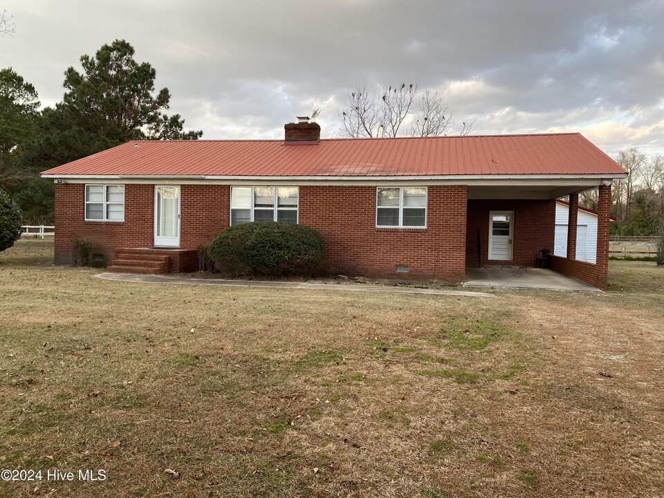 412 Haw Branch Rd in Richlands, NC - Building Photo