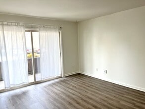 5938 Rancho Mission Rd in San Diego, CA - Building Photo - Building Photo