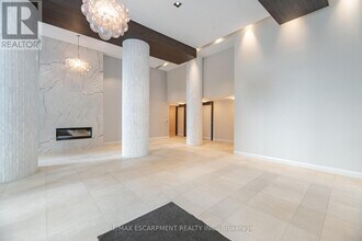 38 Annie Craig Dr in Toronto, ON - Building Photo - Building Photo