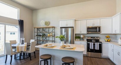 869 NE Traverse Dr in Waukee, IA - Building Photo - Building Photo