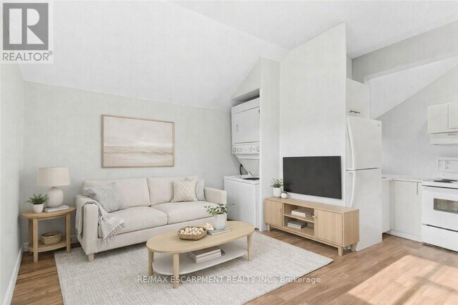 2 Windsor St in Hamilton, ON - Building Photo - Building Photo