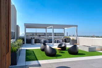 714 Richmond Ave in Houston, TX - Building Photo - Building Photo