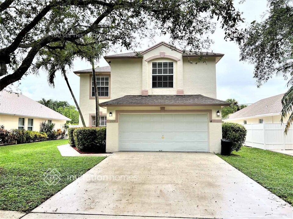 141 Pennock Landing Cir in Jupiter, FL - Foto de edificio