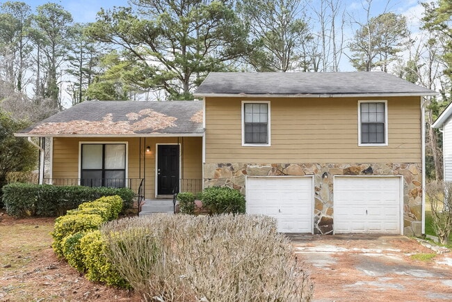property at 2465 Fairway Cir SW